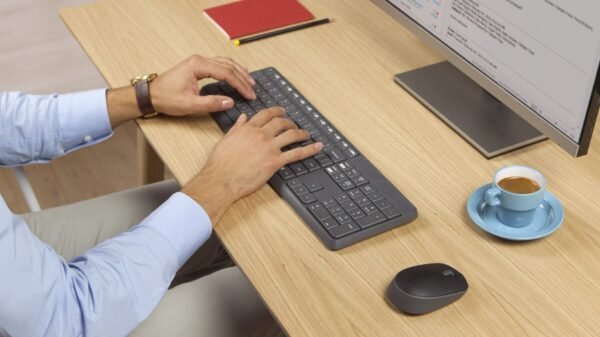 mk235-wireless-keyboard-and-mouse-1.jpg Logitech MK235 Wireless Keyboard and Mouse Combo 2.4 GHz With USB Receiver, 15 Function Keys