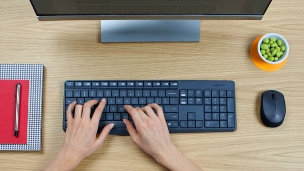mk235-wireless-keyboard-and-mouse.jpg Logitech MK235 Wireless Keyboard and Mouse Combo 2.4 GHz With USB Receiver, 15 Function Keys
